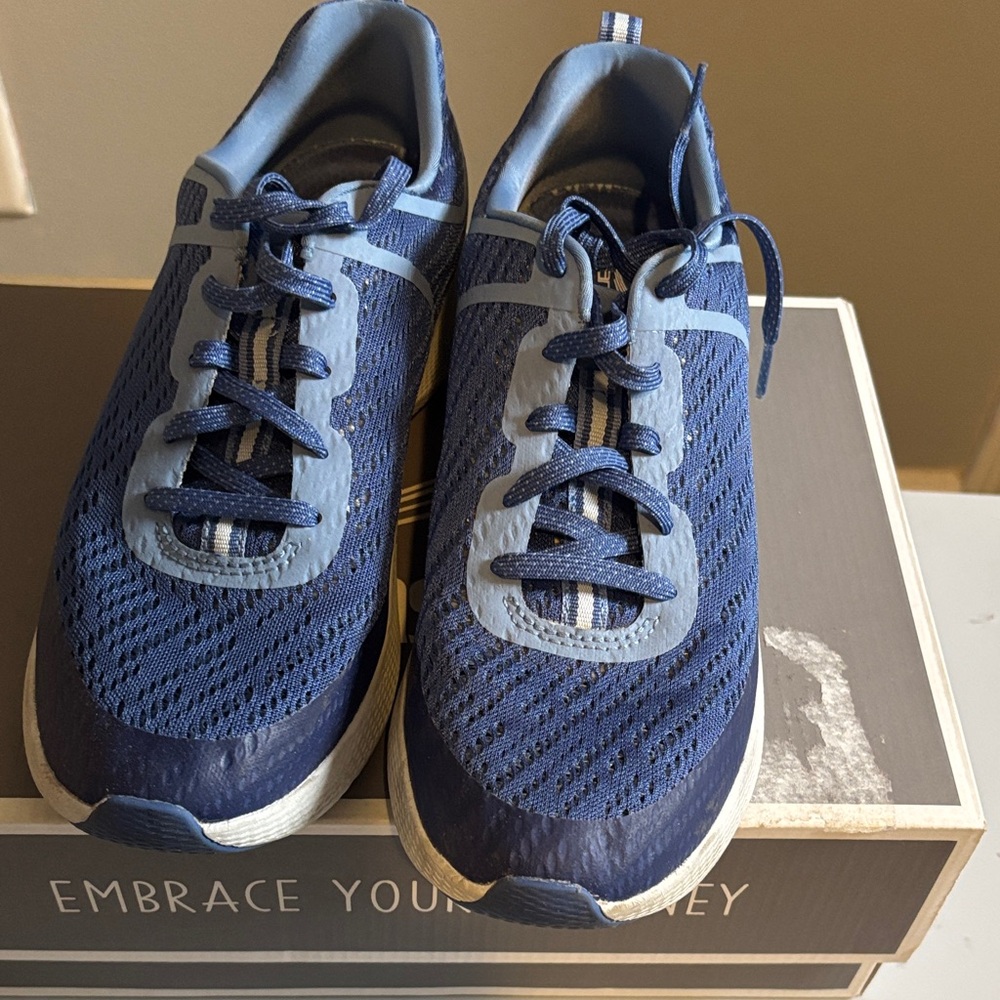 Dansko women’s Blue Athletic Shoes